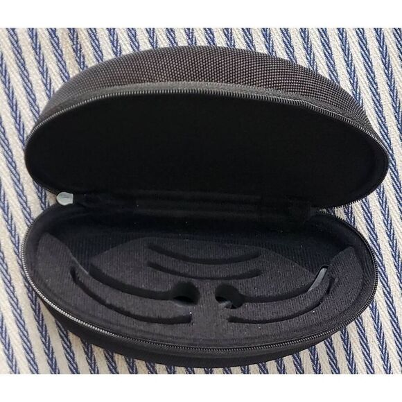 Oakley sunglasses vault - Picture 2 of 4